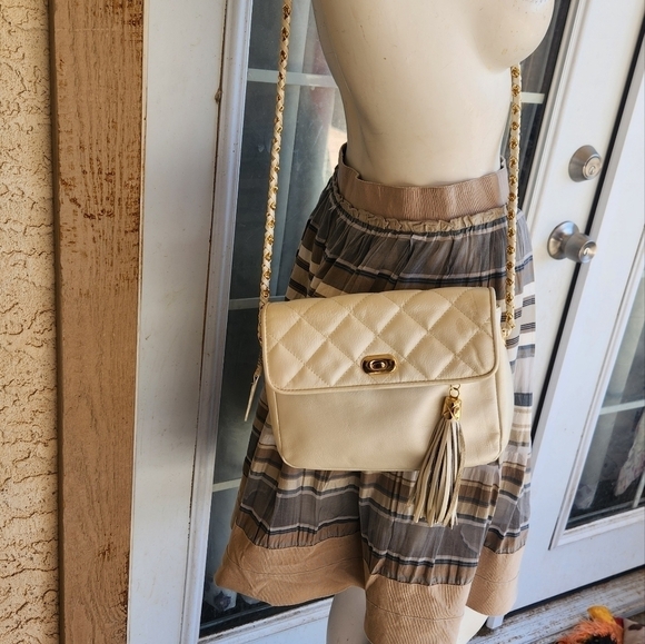 CUTE BEIGE SPIRAL QUILTED CALFSKIN VINTAGE CHAIN BAG - Picture 10 of 12